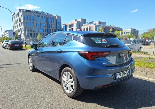 Opel Astra cena 48000 przebieg: 79000, rok produkcji 2016 z Wrocław małe 137